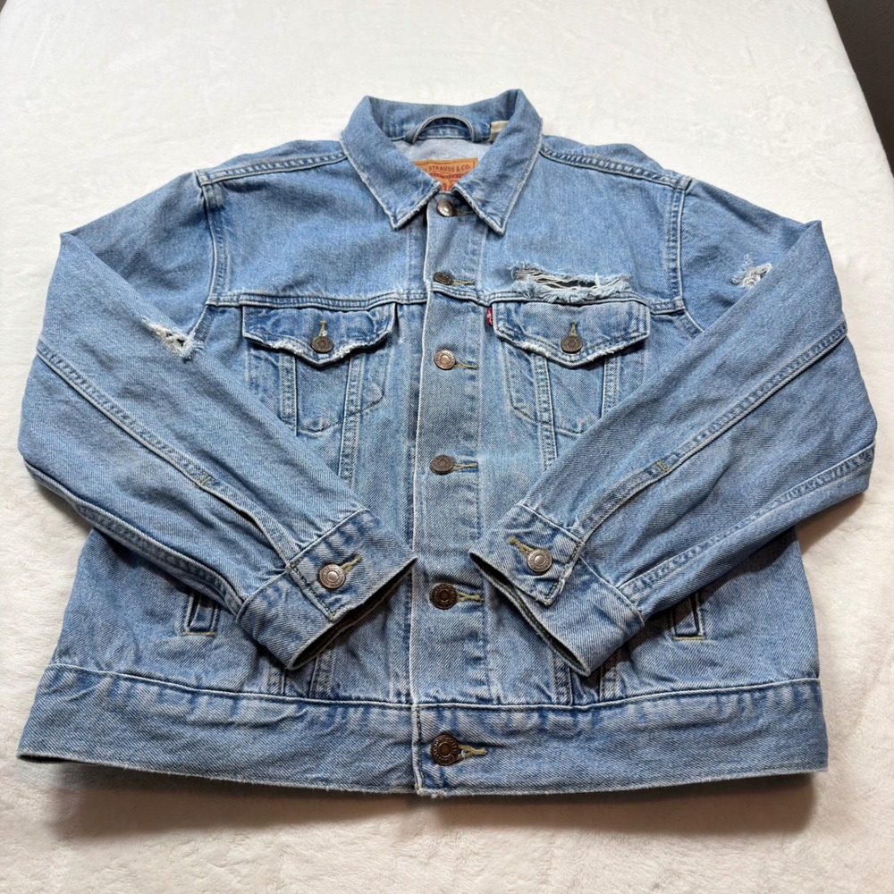 Levis Trucker Jacket Mens M Light Blue Distressed Denim PC9-29944-0164 Good